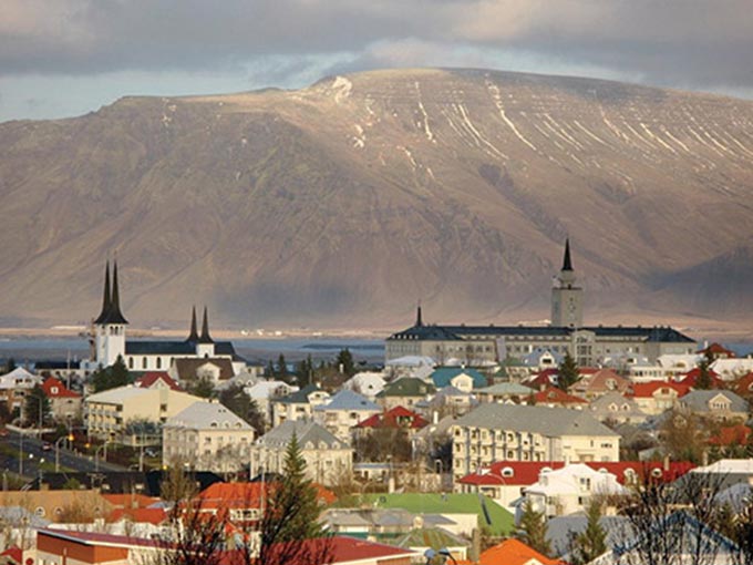 (SOLD OUT) LITERARY ICELAND – Isle of Awe